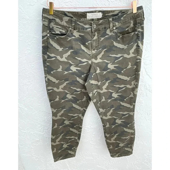 Torrid Womens Knee Length Stretch Skinny Crop Camouflage Pants Brown Sz L - Picture 13 of 13